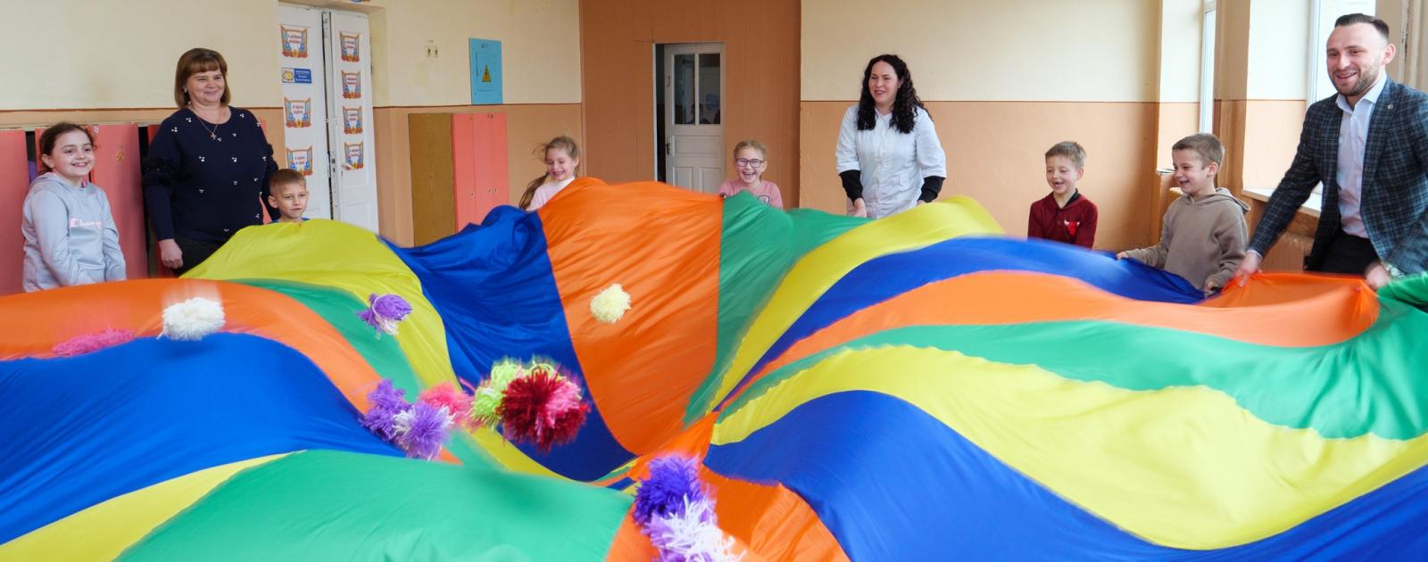 Training with a parachute