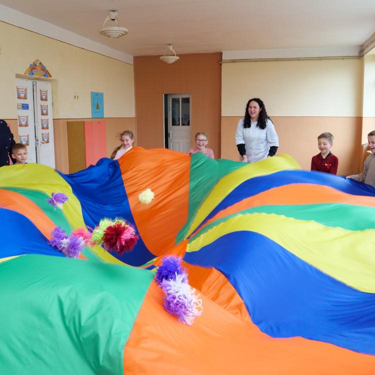 Training with a parachute